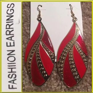 Fashionable Ear Rings. /  Assessory